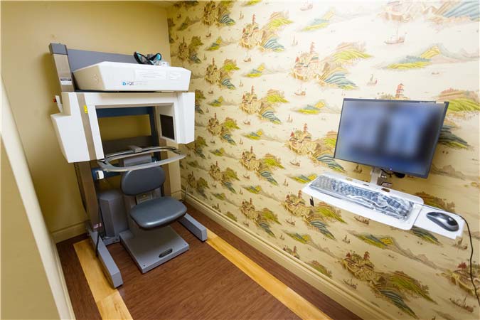 Picture of Chino Aesthetic Dental xray and computer